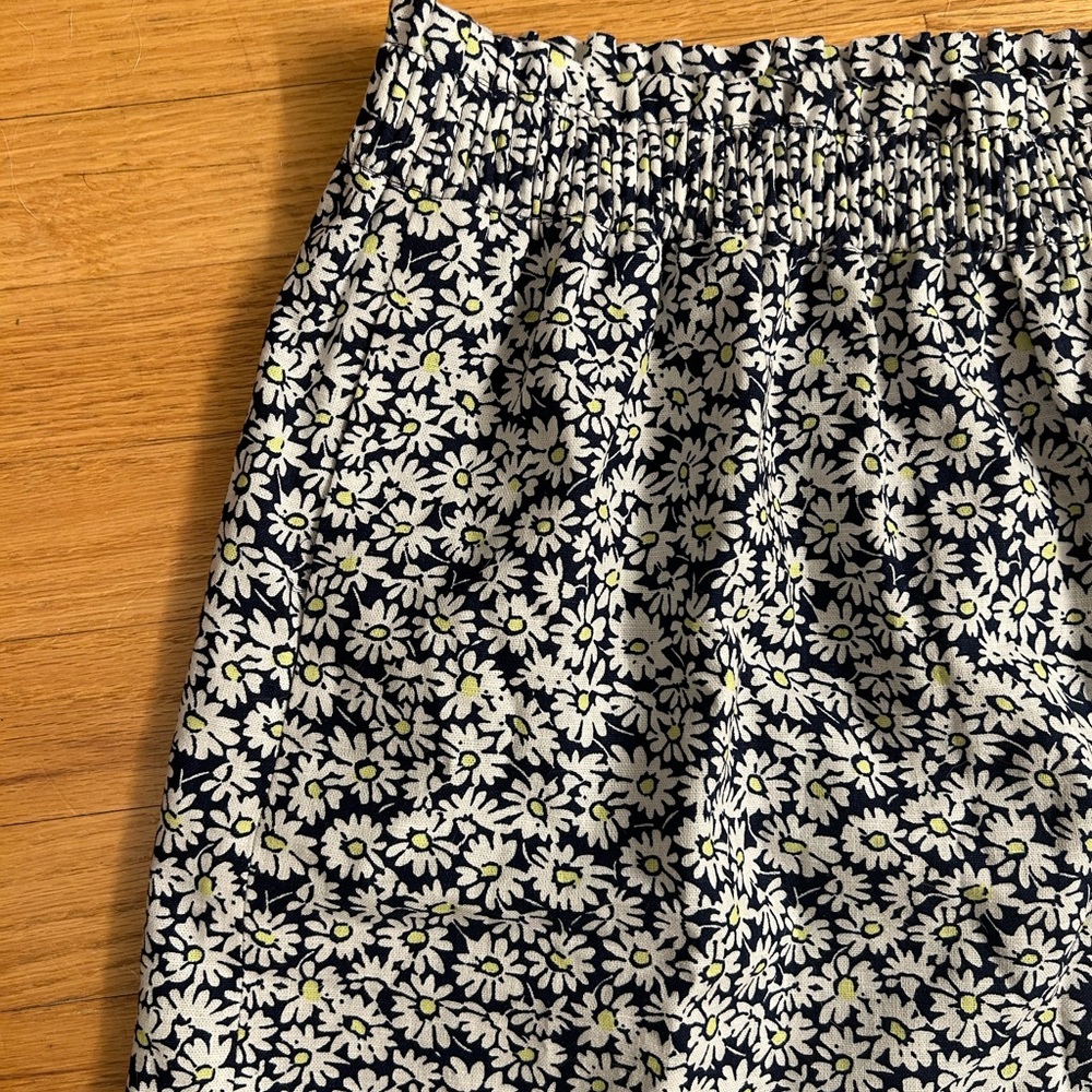 Slip on Daisy mini skirt